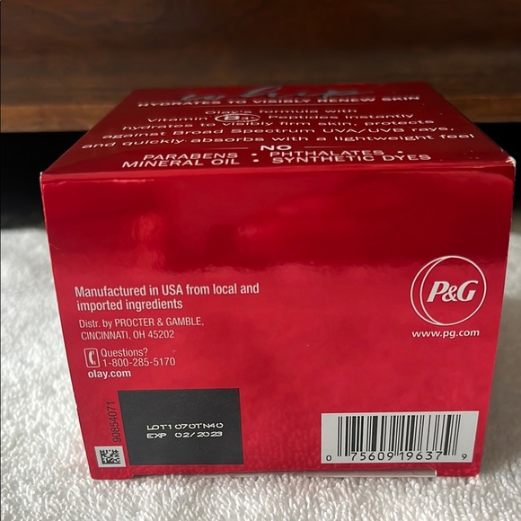 Olay Regenerist Whip Hydrating Moisturizer - Picture 3 of 3